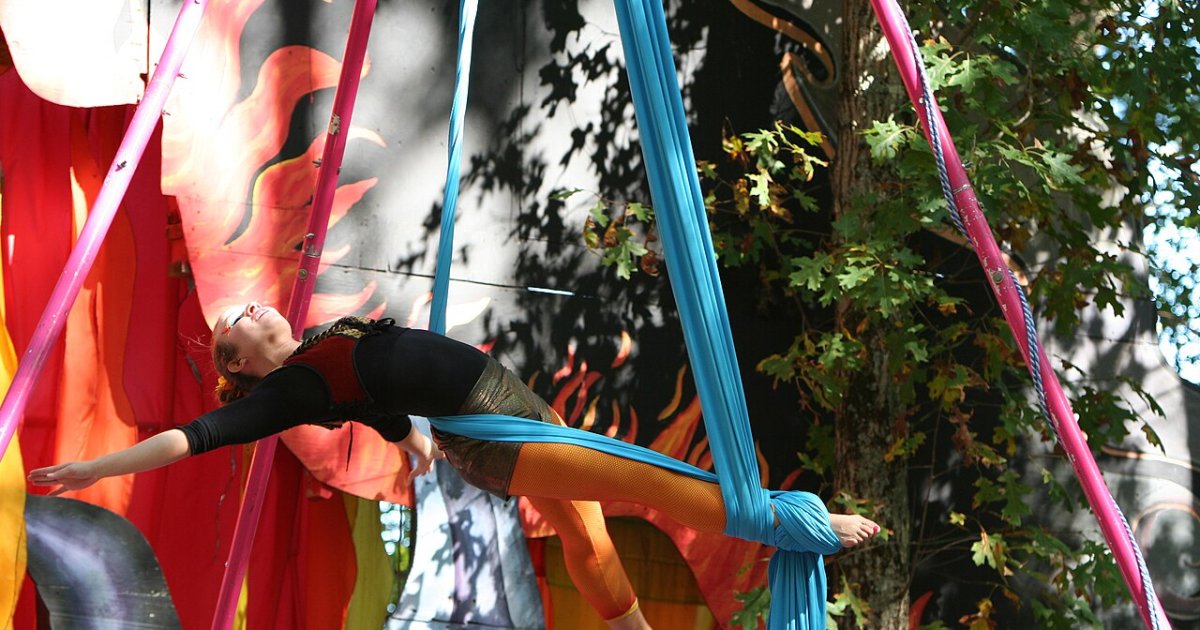 Frost – A Cirque Holiday Extravaganza at Centennial Concert Hall