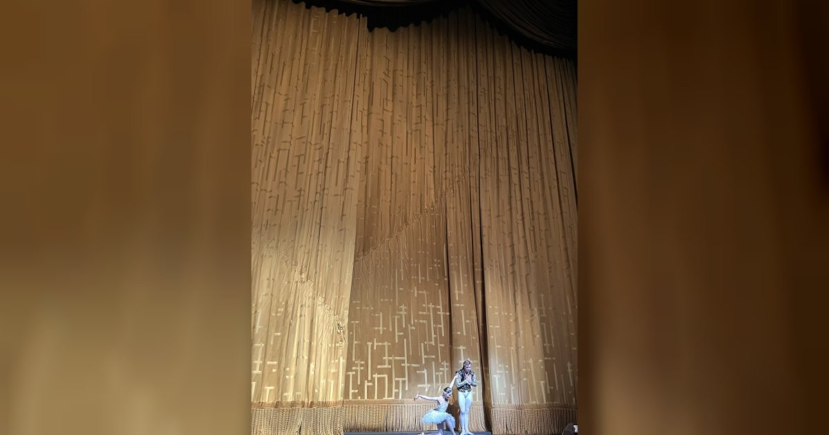 Royal Winnipeg Ballet — Swan Lake at the Centennial Concert Hall