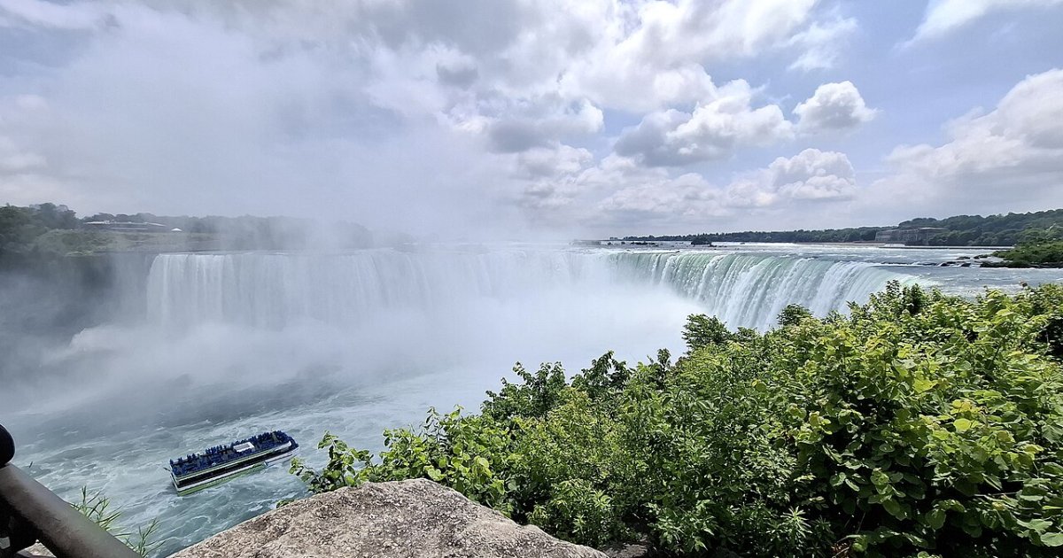 Niagara Falls Day Tour from Toronto with Optional Boat Cruise