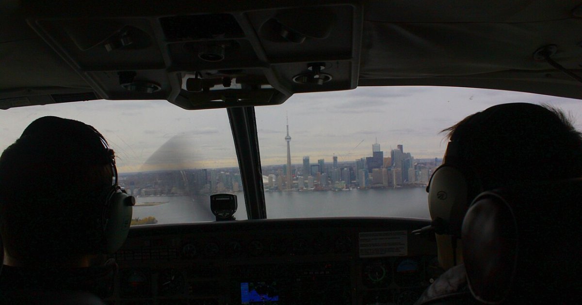 120 km Aerial Tour of Toronto with iflyTOTO