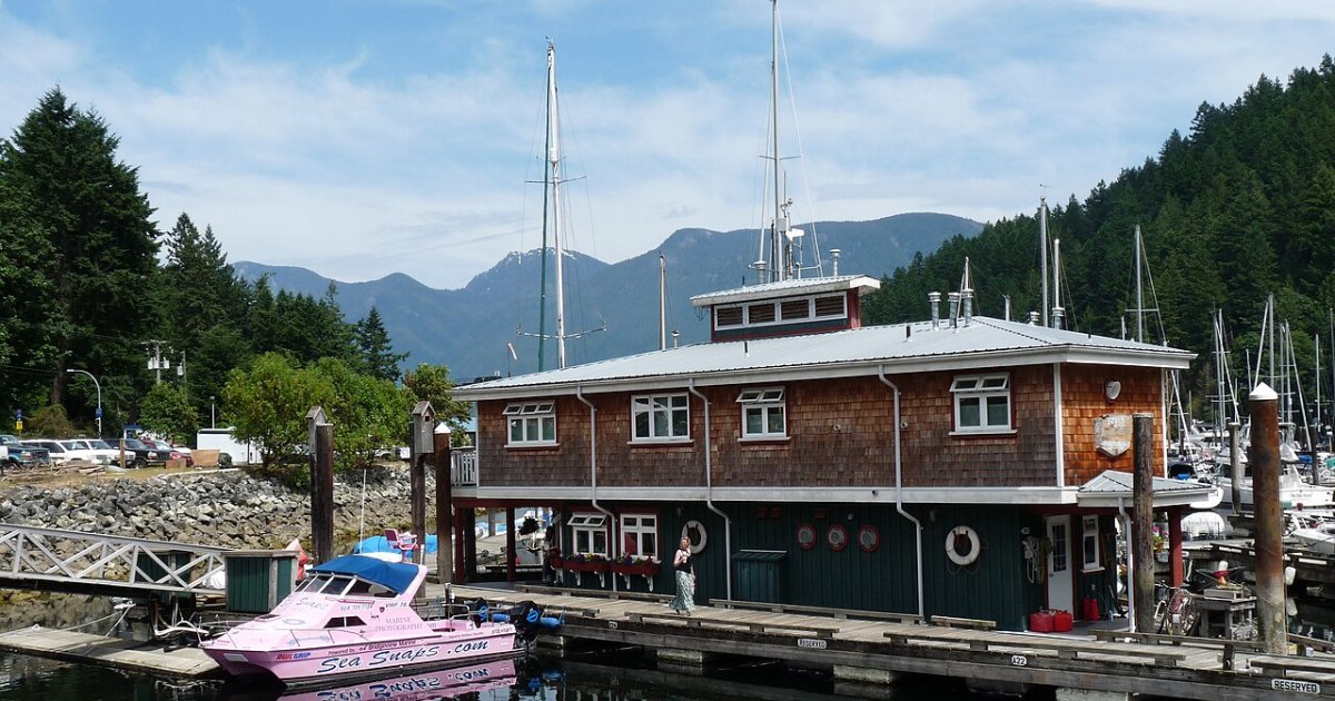 Bowen Island Dinner & Zodiac Tour from Granville Island
