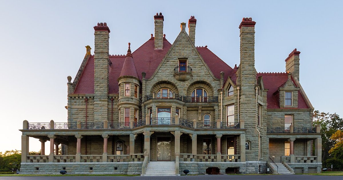 Castles, Hoods & Legends Bike Tour