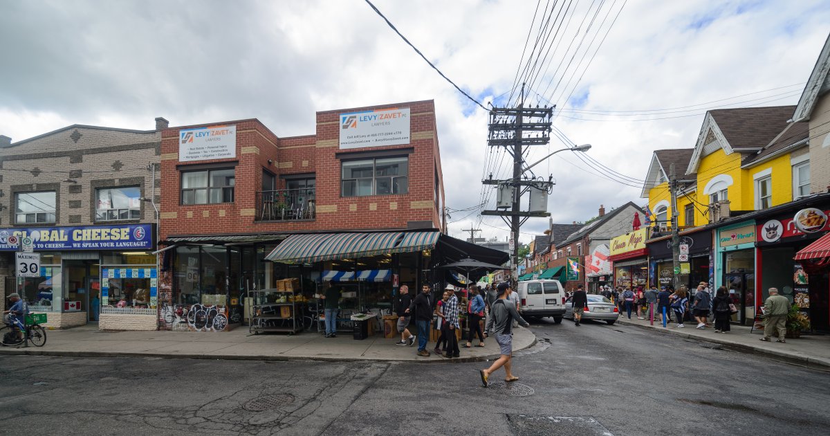 Small-Group Toronto Kensington Market and Chinatown Walking Tour