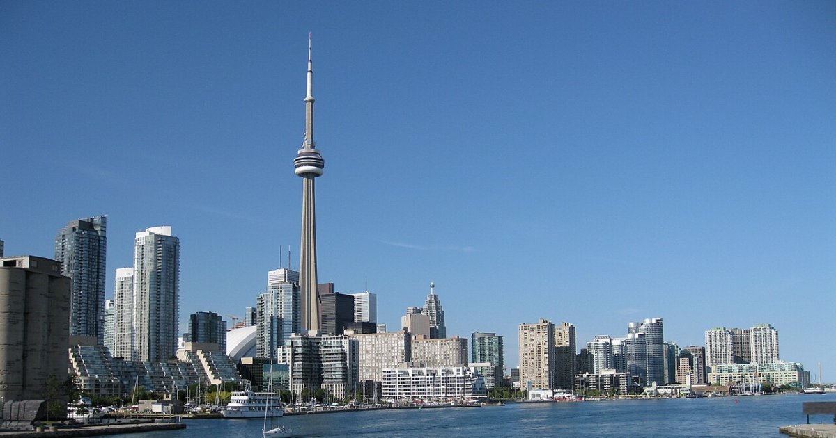 1-Hour Toronto Harbour Tour with Live Narration