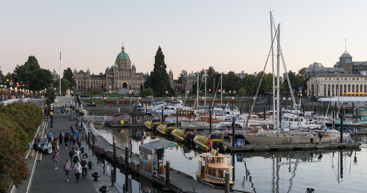 Victoria Highlights Private Walking Tour