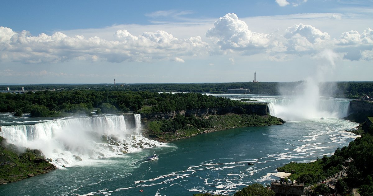 Niagara Falls Day Tour from Toronto + Hornblower Cruise & Niagara-on-the-Lake