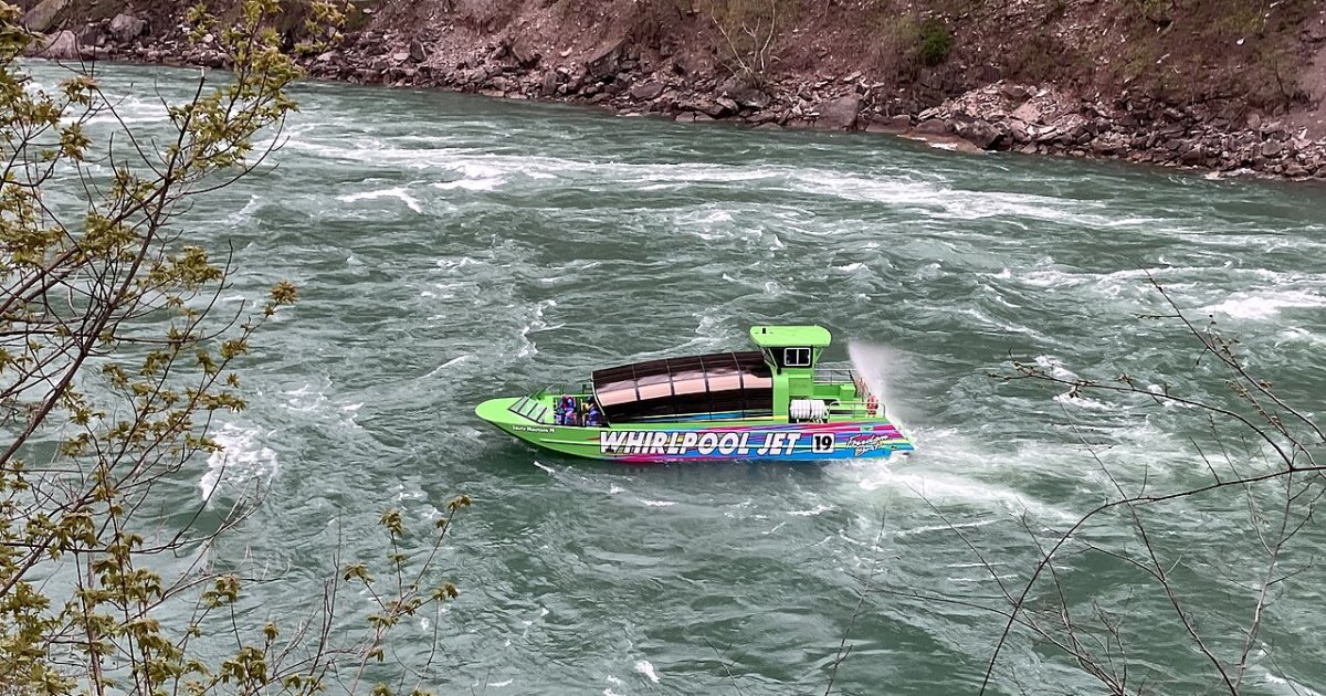 Whirlpool Jet Boat Tour of Niagara Falls