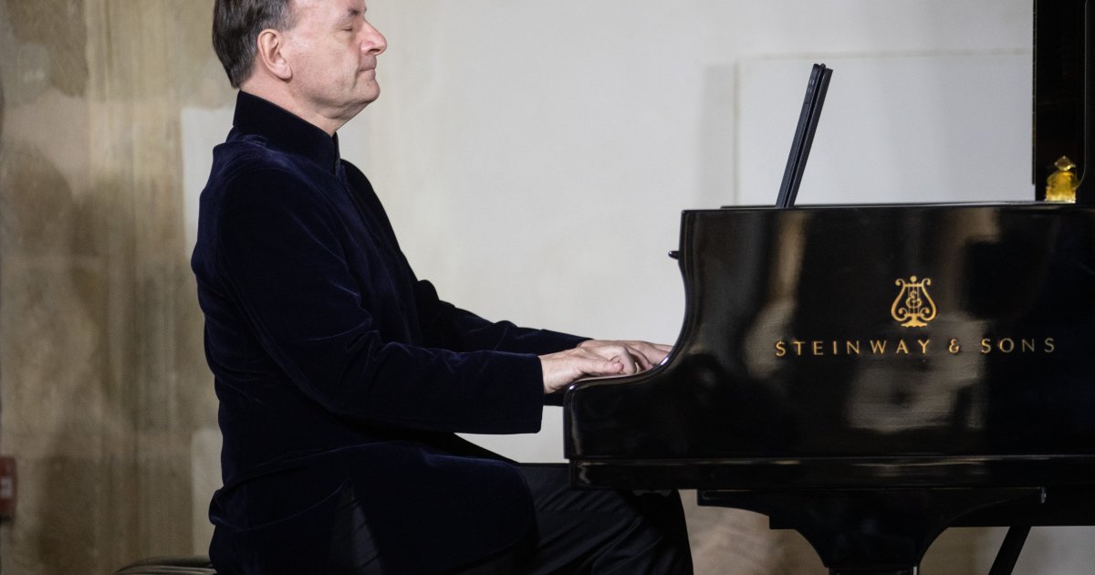 Sir Stephen Hough in recital at Koerner Hall