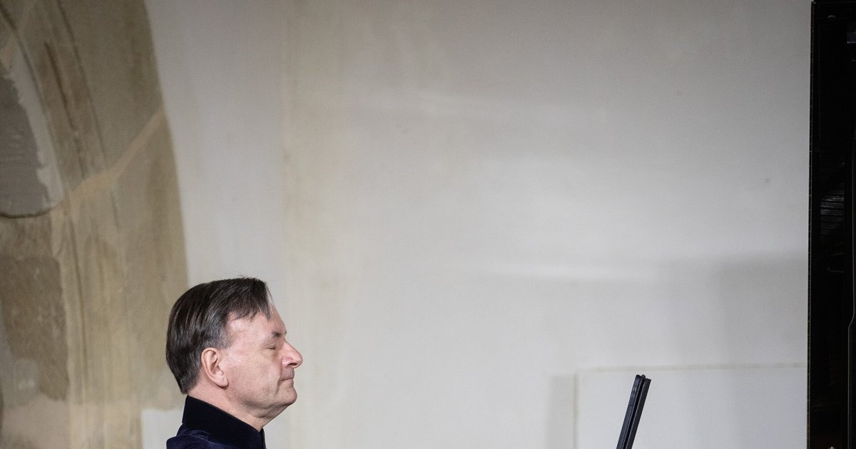 Sir Stephen Hough in recital at Koerner Hall