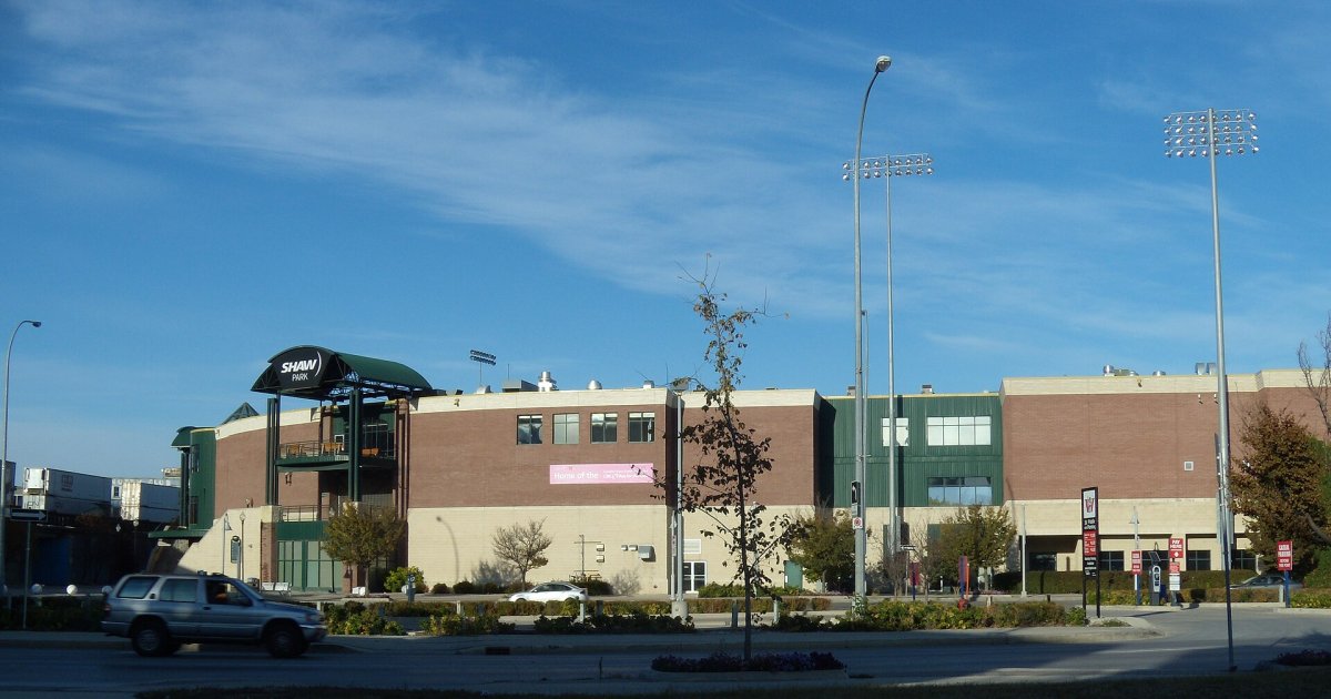 Winnipeg Goldeyes vs Sioux Falls Canaries at Blue Cross Park