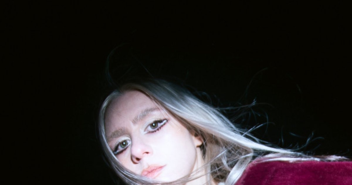 Lydia Képinski at Club Soda