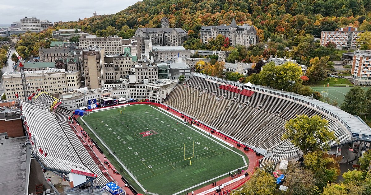 Montréal Alouettes vs Toronto Argonauts at Stade Percival-Molson in Montréal