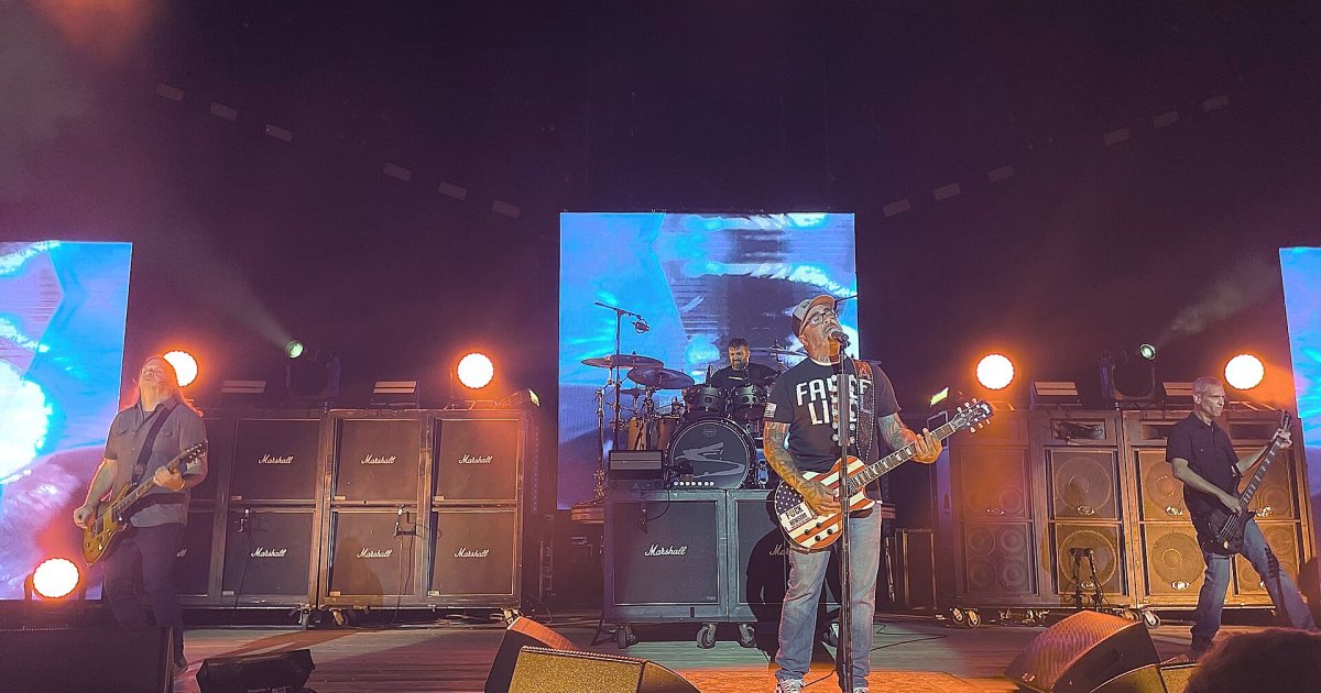 Staind with Seether, Hoobastank and Hinder at RBC Amphitheatre