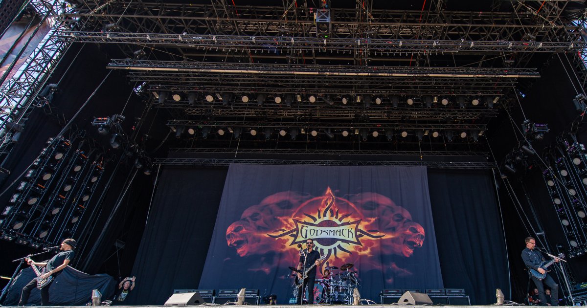 Godsmack with Stone Temple Pilots & Dorothy