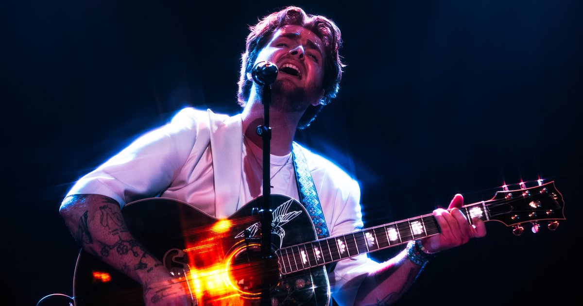 Alex Warren — Little Orphan Alex Live