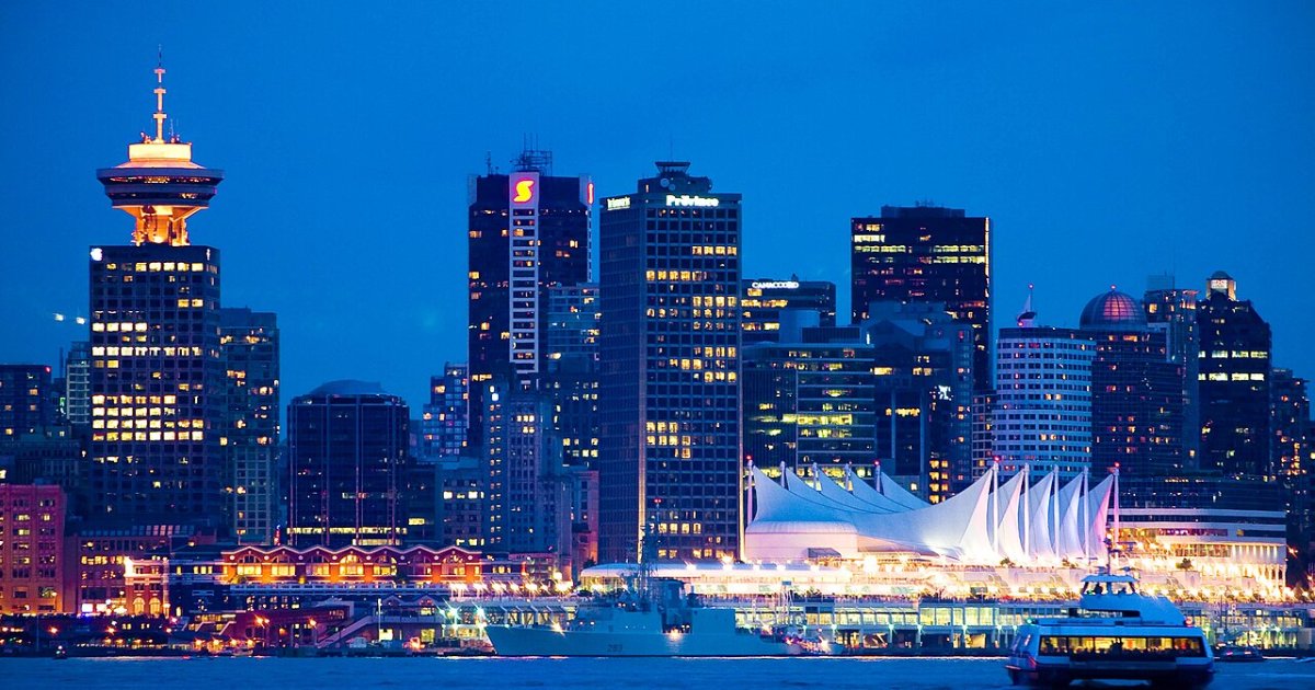 Evening Guided Bus Tour of Vancouver