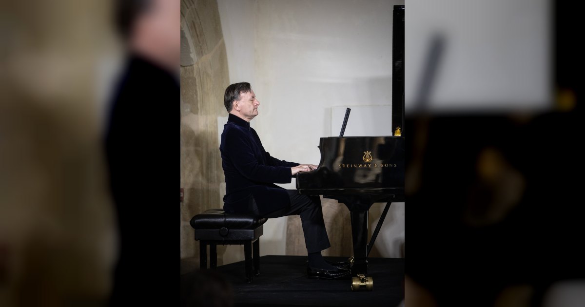 Sir Stephen Hough in recital at Koerner Hall